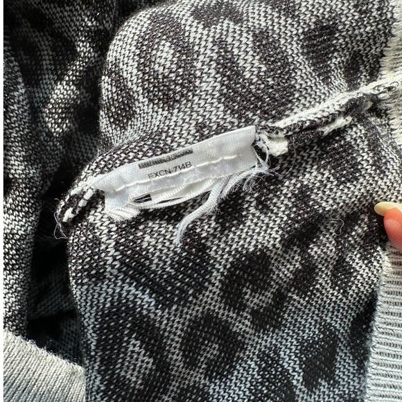 Express Black & Light Gray Leopard Print Boat neck Long Sleeve Thin Sweater M - Picture 9 of 11